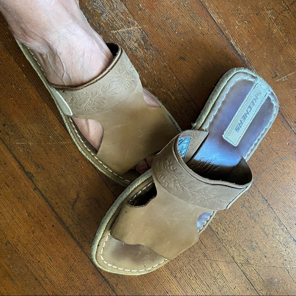 SKECHERS leather slides
